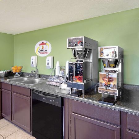Motel Super 8 By Wyndham Norfolk Extérieur photo