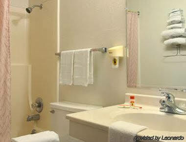 Motel Super 8 By Wyndham Norfolk Extérieur photo